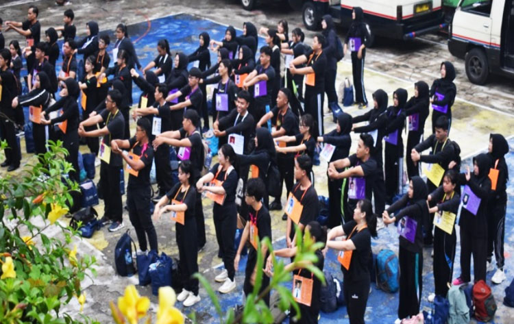 Kegiatan team building dan aksi peduli lingkungan di kawasan di kawasan Taman Hutan Raya (Tahura) Ir. H. Djuanda - (Sumber: Humas STIEPAR YAPARI)