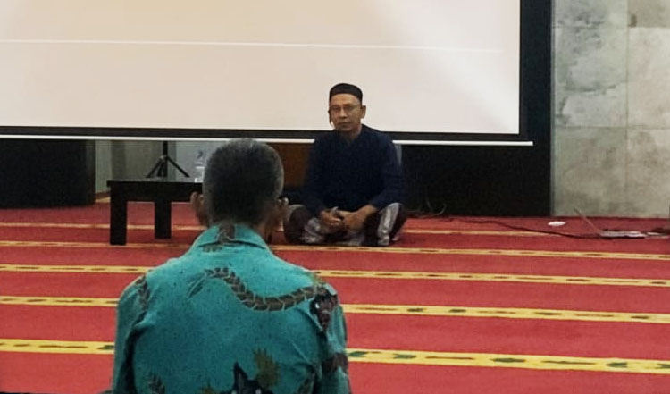 Sosialisasi Logo Baru Masjid Al Huda oleh Ketua DKM Al Huda K.H.Suwaryo Tedas - (Sumber foto: Dok. DKM Al Huda)