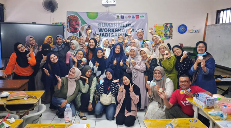 Foto bersama peserta workshop pembuatan sabun dari minyak jelantah - (Sumber: Krisna/BJN)