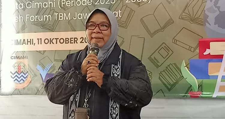Ketua Forum TBM Wilayah Jawa Barat, Umi Aam Siti Aminah, A.Md.