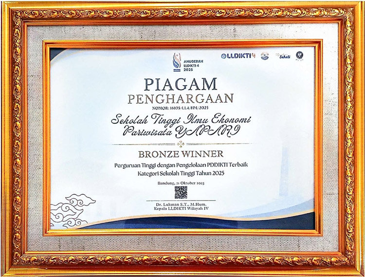 Piagam penghargaan "Bronze Winner" yang diterima STIEPAR YAPARI Bandung - (Sumber: Humas STIEPAR YAPARI Bandung)