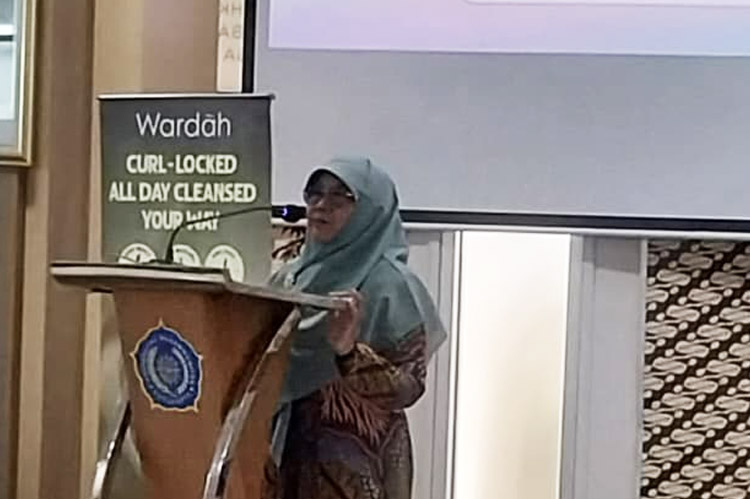 Ketua Pimpinan Daerah Aisyiyah Surakarta, Dr Hj. Mahasri Shobahiya, S.Ag, M.Ag.