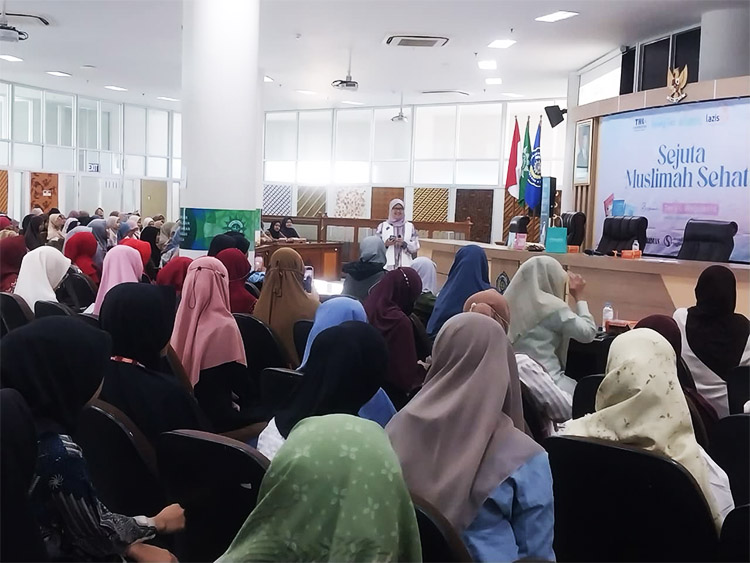 Peserta dengan seksama mendengarkan materi yang disampaikan oleh Coach Terry - (Sumber: Febri/BJN)