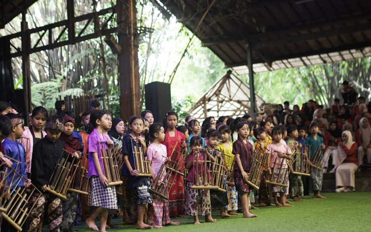 Kunjungan di Saung Angklung udjo