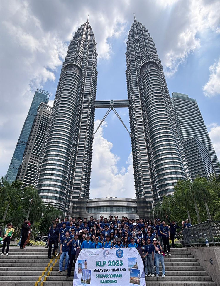 KLP 2025 ke Menara Petronas, Malaysia - (Sumber: Humas STIEPAR YAPARI)