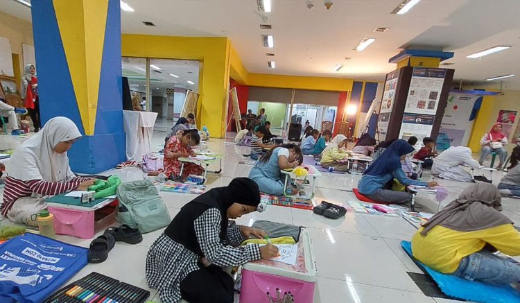 Suasana lomba menggambar dan mewarnai hari kedua - (Sumber: Cima'Art Edupreneur)