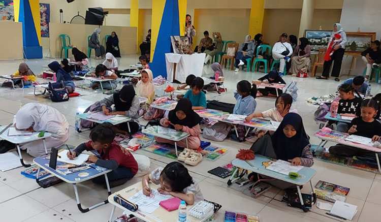 Suasana lomba menggambar dan mewarnai hari kedua - (Sumber: Cima'Art Edupreneur)