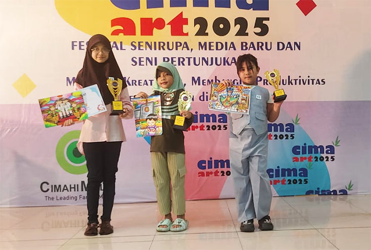 Para pemenang lomba mewarnai kategori SD Kelas 1-3 - (Sumber: Cima'Art Edupreneur)